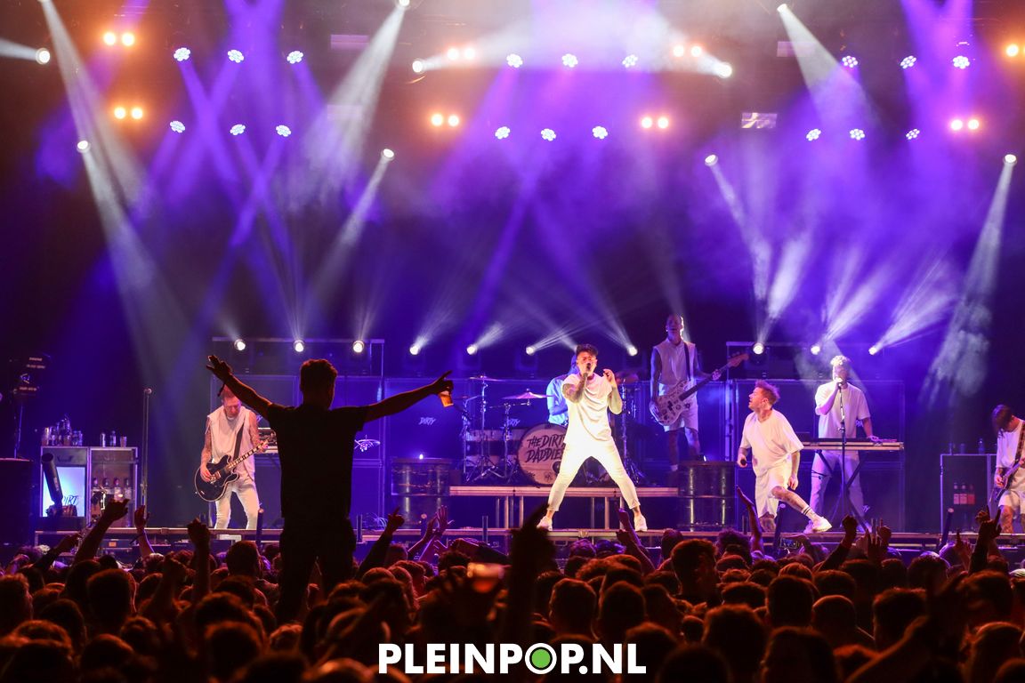 THE DIRTY DADDIES     (32)